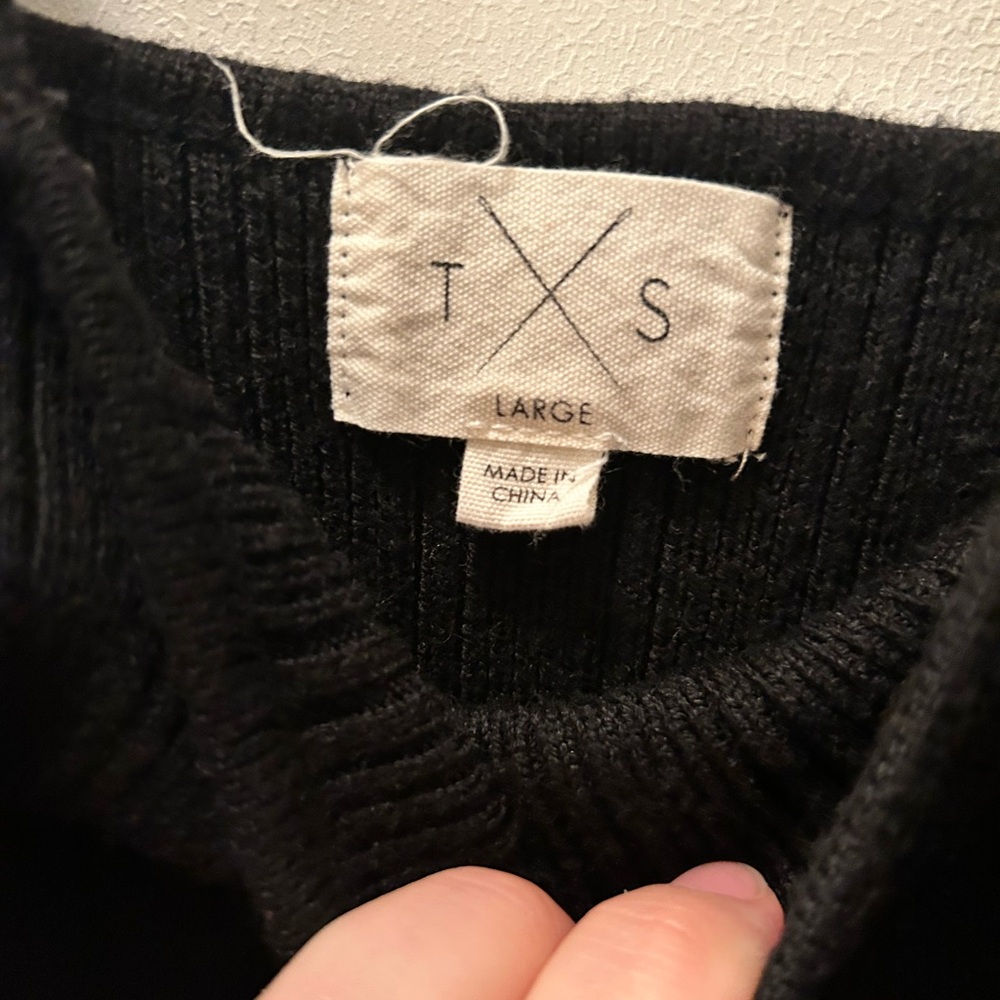 Black Ribbed Knit Tank Top - Picture 3 of 3